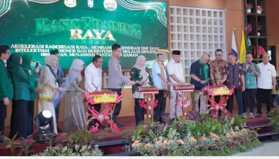 Wali Kota Eva Dwiana Hadiri Basic Training Raya HMI Bandarlampung