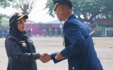 Wali Kota Eva Dwiana Hadiri Parade HUT ke-81 TNI di Lapangan Saburai