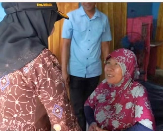 Eva Dwiana Salurkan Bantuan Alat Kesehatan di Tiga Kecamatan di Bandarlampung