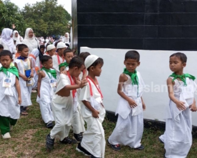 Ratusan Anak PAUD Ikuti Manasik Haji di Pondok Pesantren Walisongo