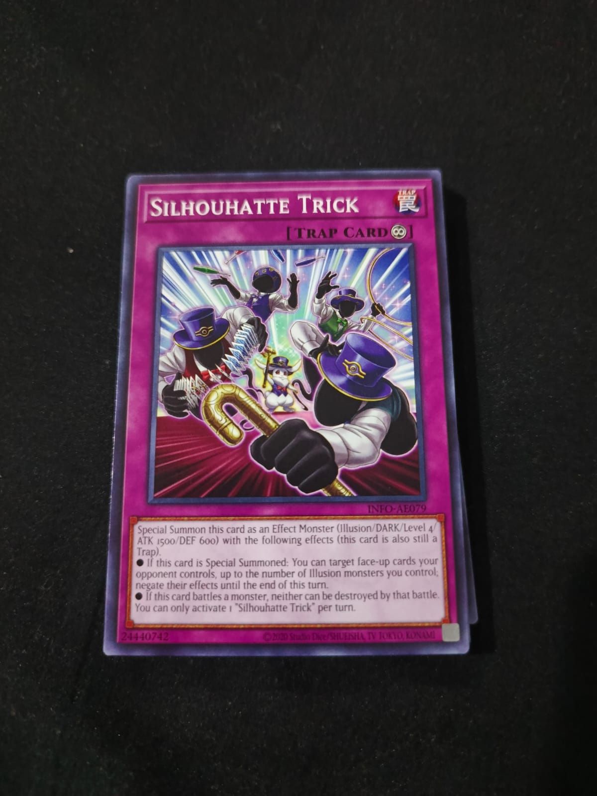 INFO-AE079 Silhouhatte Trick Common