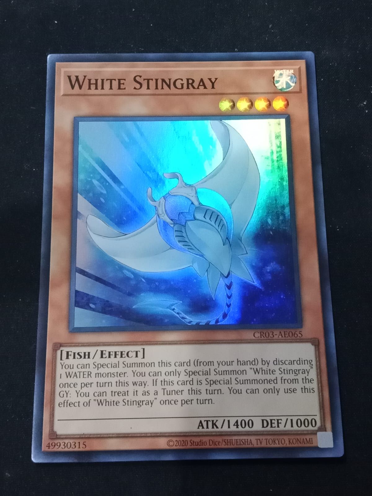 CR03-AE065 White Stingray Super Rare