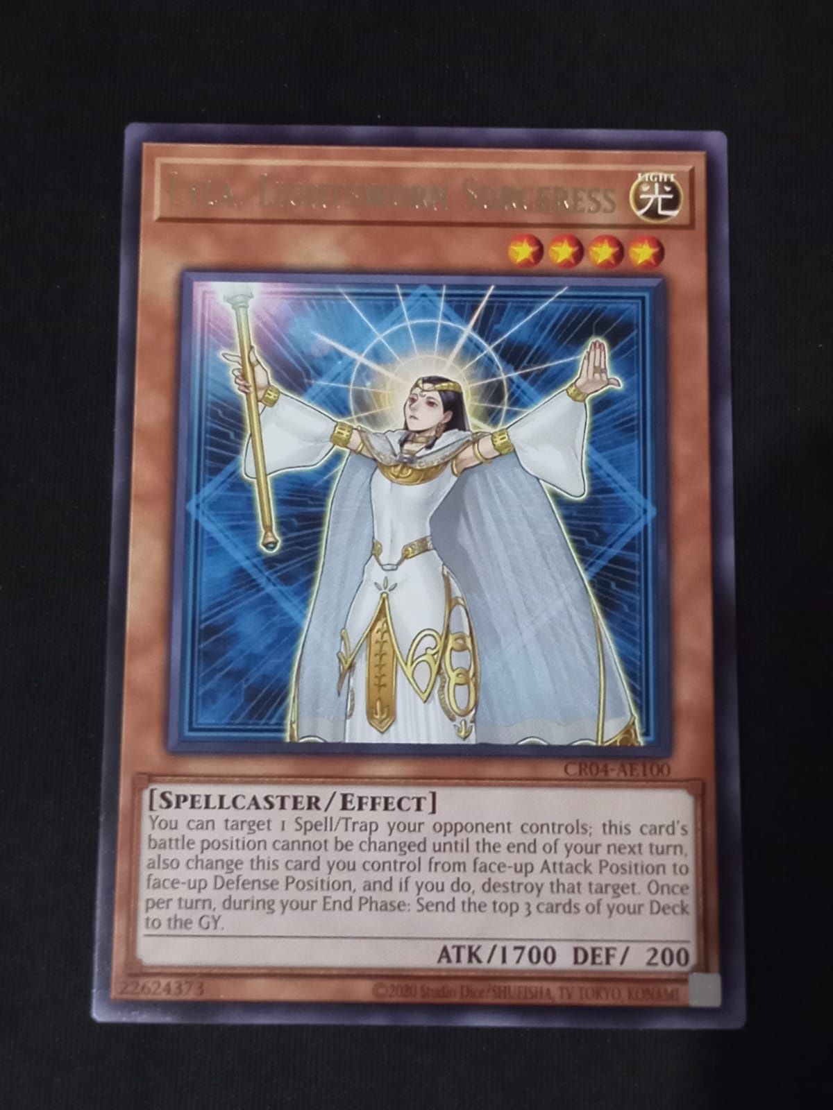 CR04-AE100 Lyla, Lightsworn Sorceress Rare