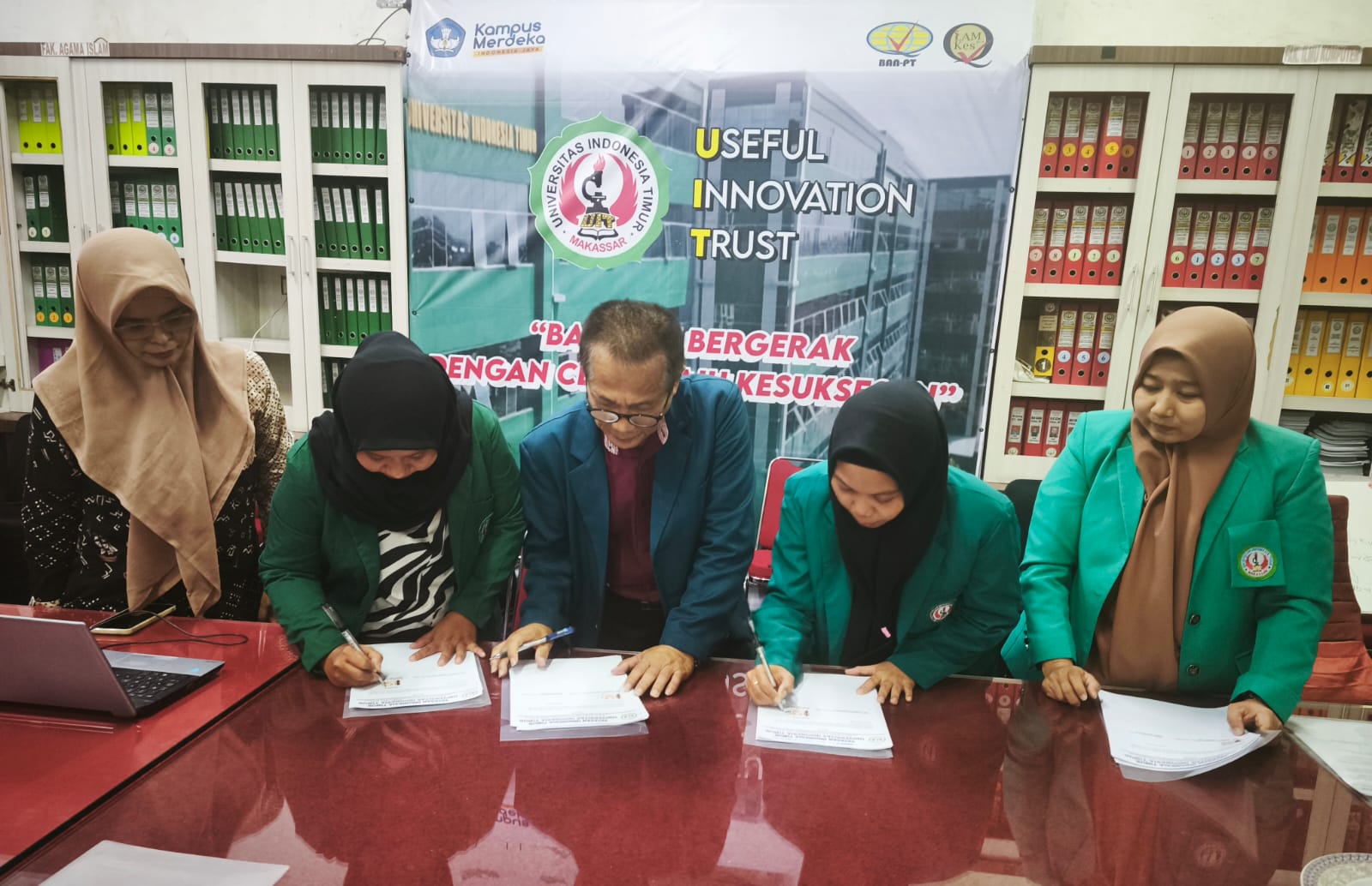 Rektor UIT Tandatangani Kontrak Hibah DPPM Batch 2, Dorong Riset Berkelanjutan.