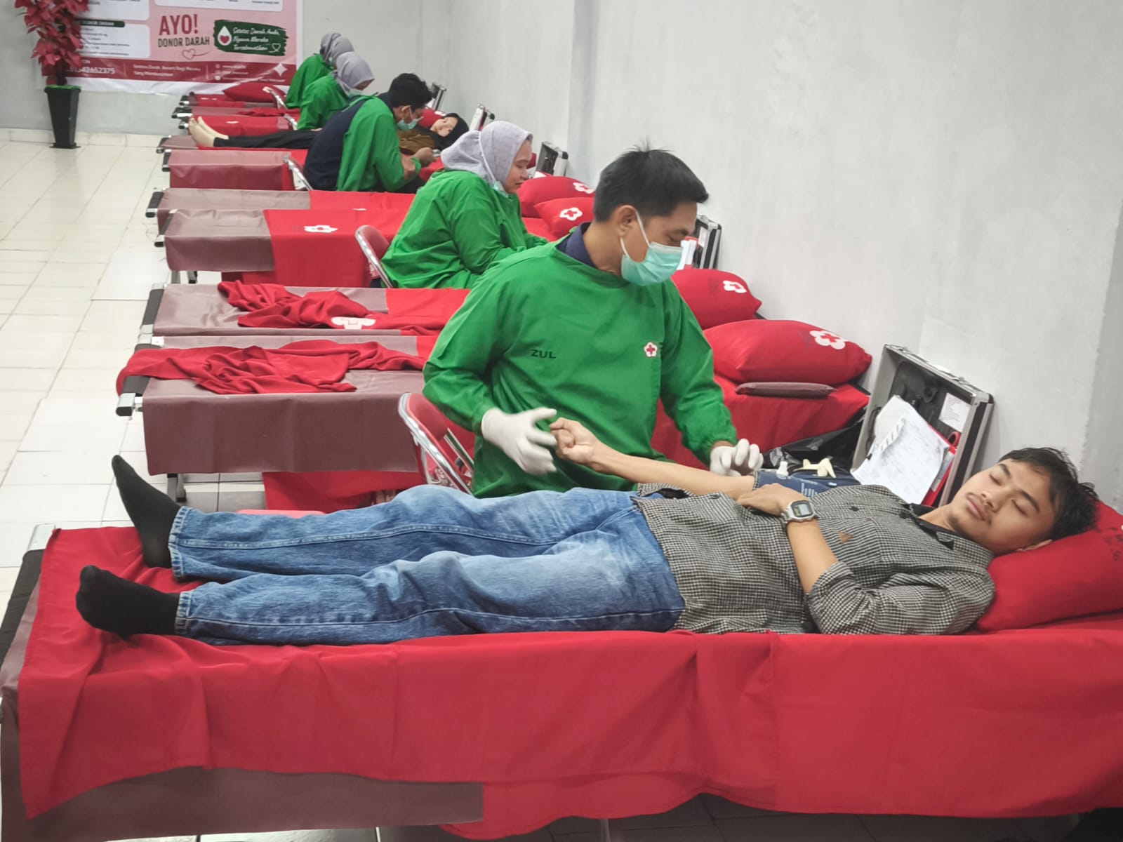 UIT Menyumbang 91 Kantong Darah ke PMI Sulsel